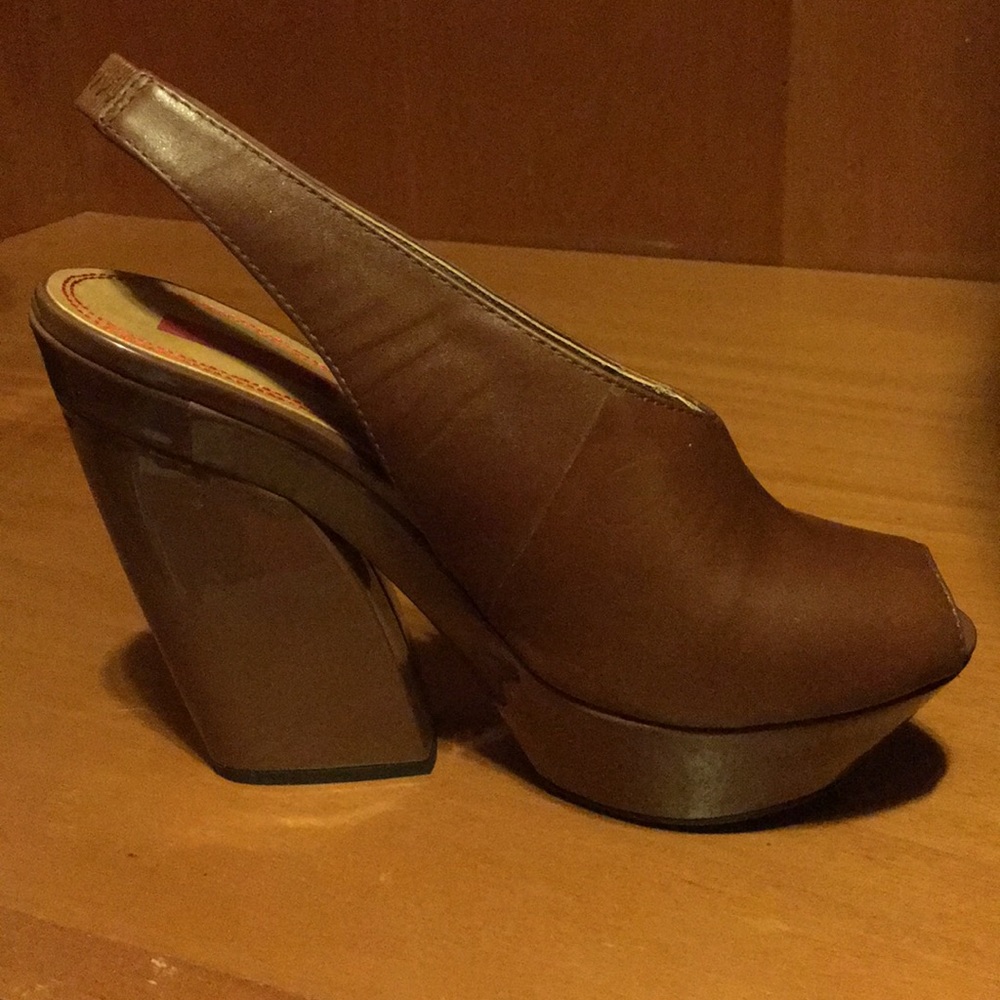 Super cute camel heels